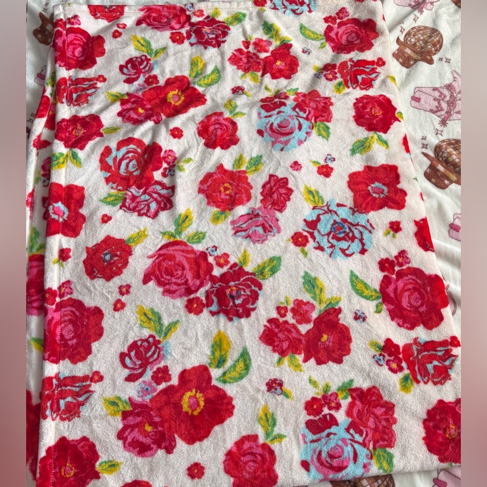 Roses Throw Blanket - Picture 3 of 5